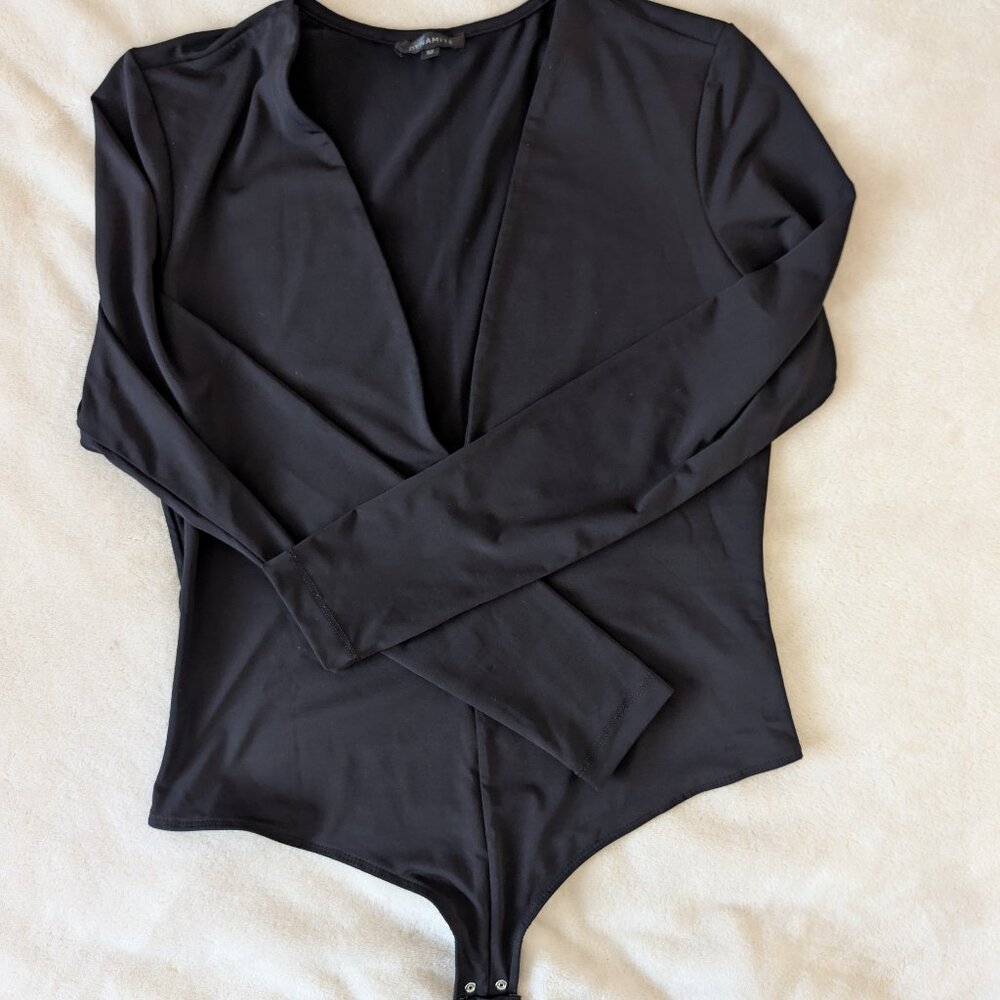 3/$30 Dynamite plunge neckline long sleeve body suit